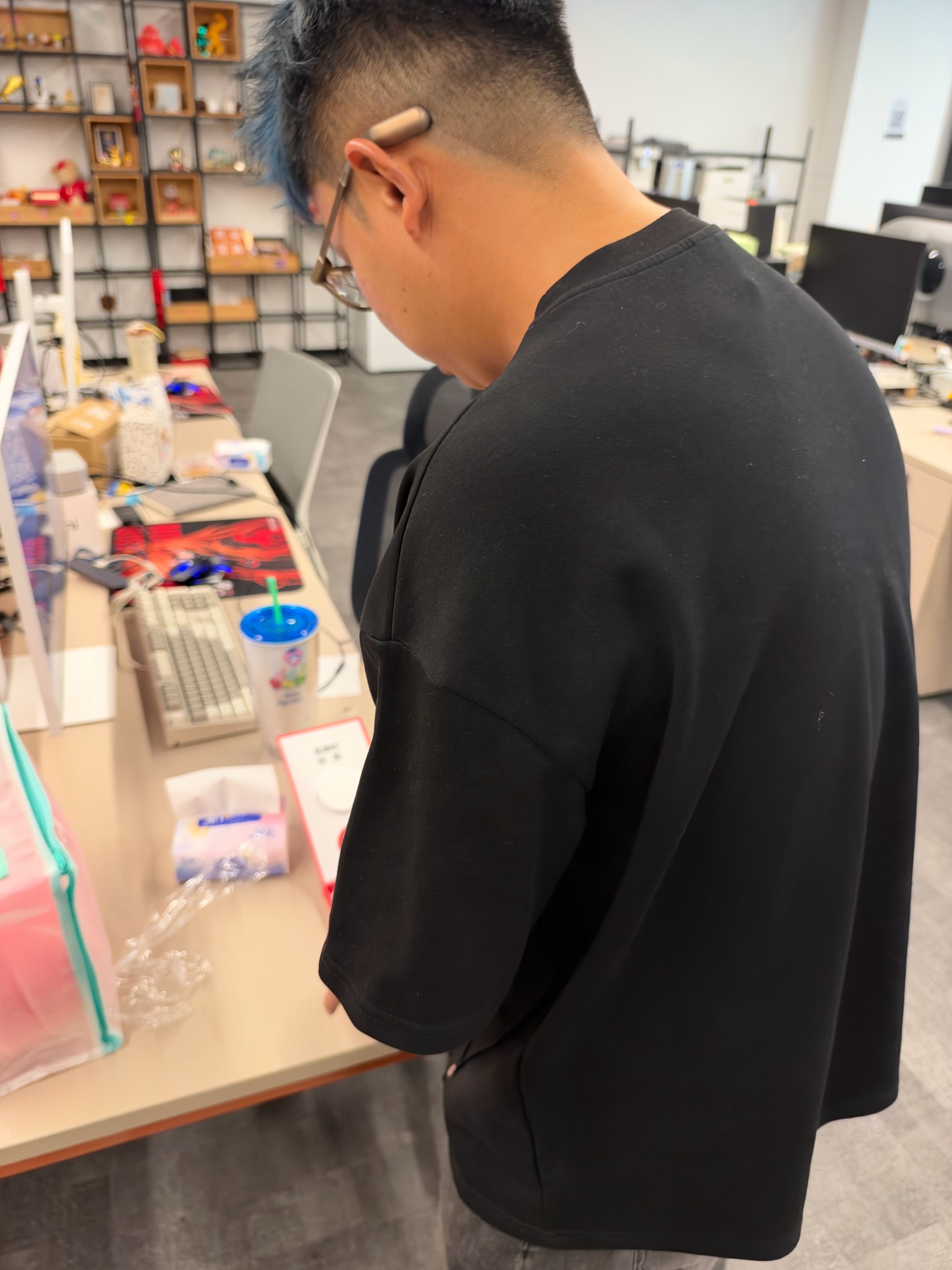 我必须要推荐一下东岸村的膜，老板的服务太好了，居然亲自贴膜！（虽然是我把他从理发