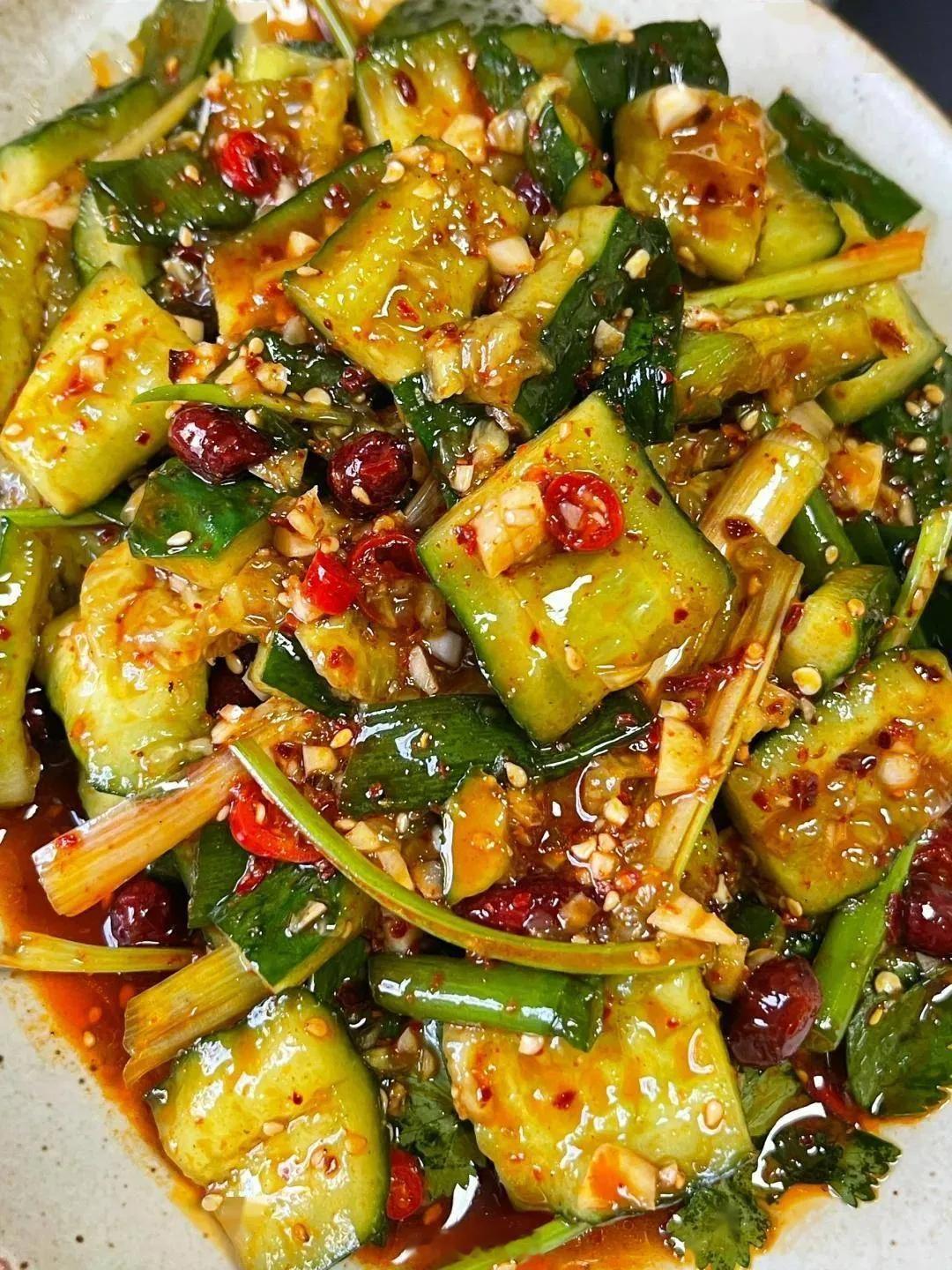 笔骨子有事说事 👉🏾半根黄瓜差点要了命！这种“夺命瓜”比砒霜还毒，千万别吃！