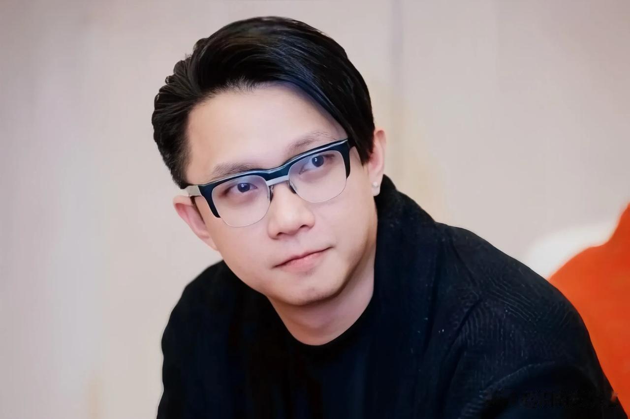 官宣了，张钧甯男友长这样，《误杀》的导演柯汶利。大家觉得他俩般配么[笑哭]