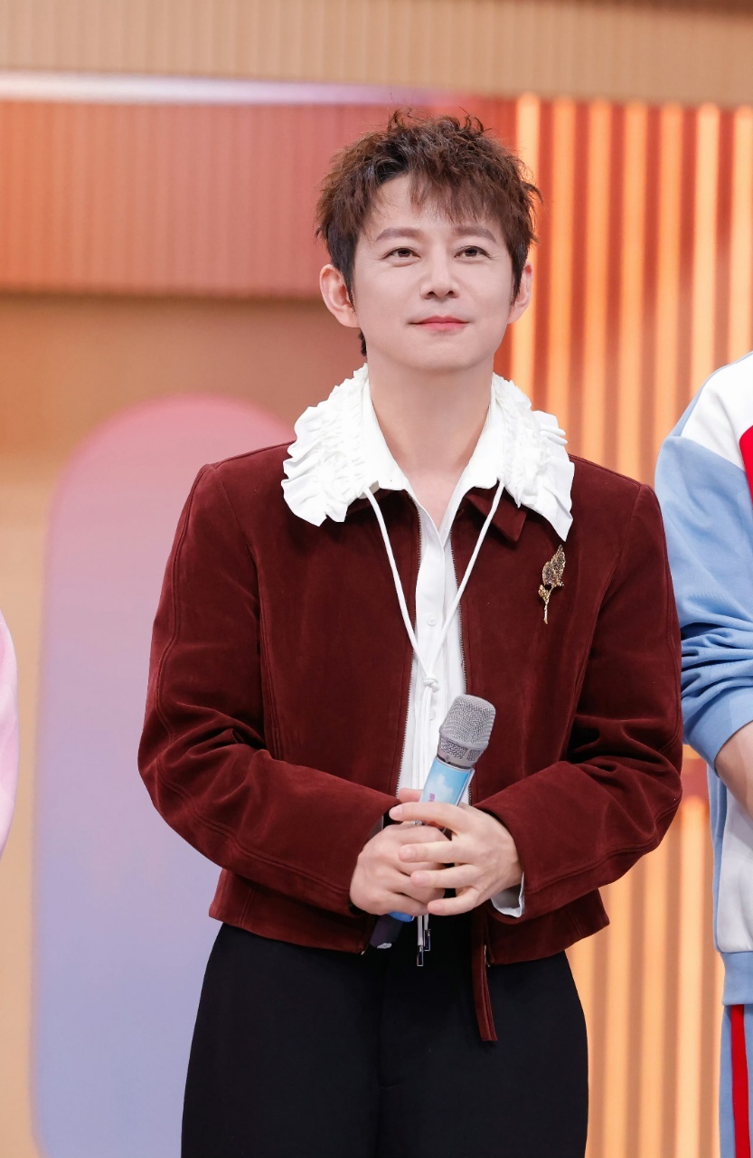 可是妈妈何炅不是别的黄毛大侦探11季预告突袭！何老师黄毛造型是真来了？！咪咪侦探