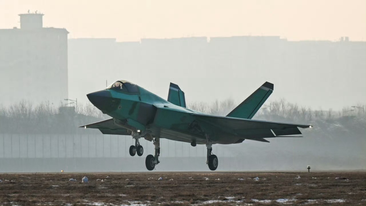 歼-35绿皮机出厂，完成新年首飞，帅气值拉满👍👍歼35绿皮机震撼公开