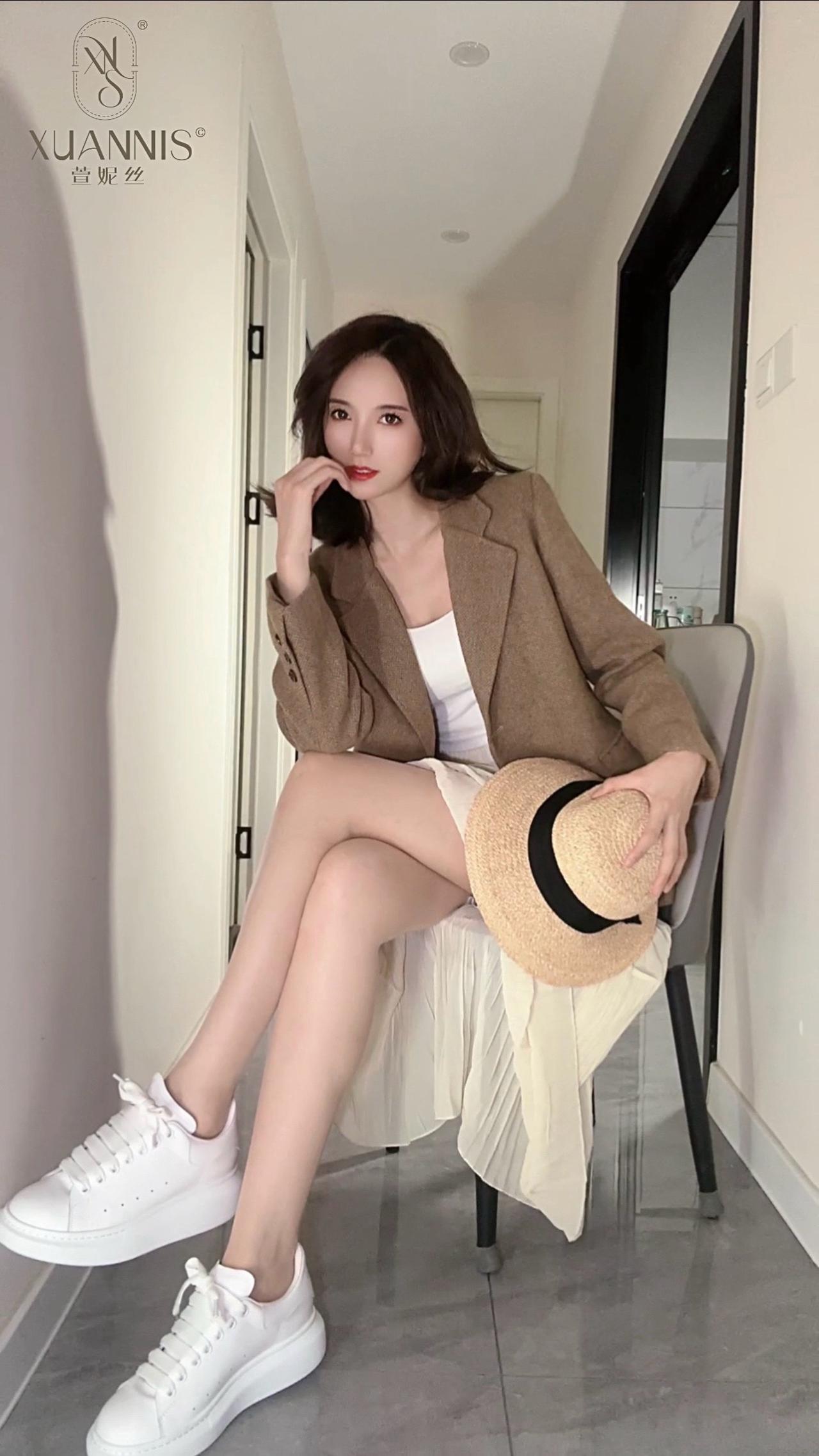 祝大家国庆快乐呀🇨🇳@林以萱. 萱妮丝 萱妮丝式优雅 萱妮丝丝袜