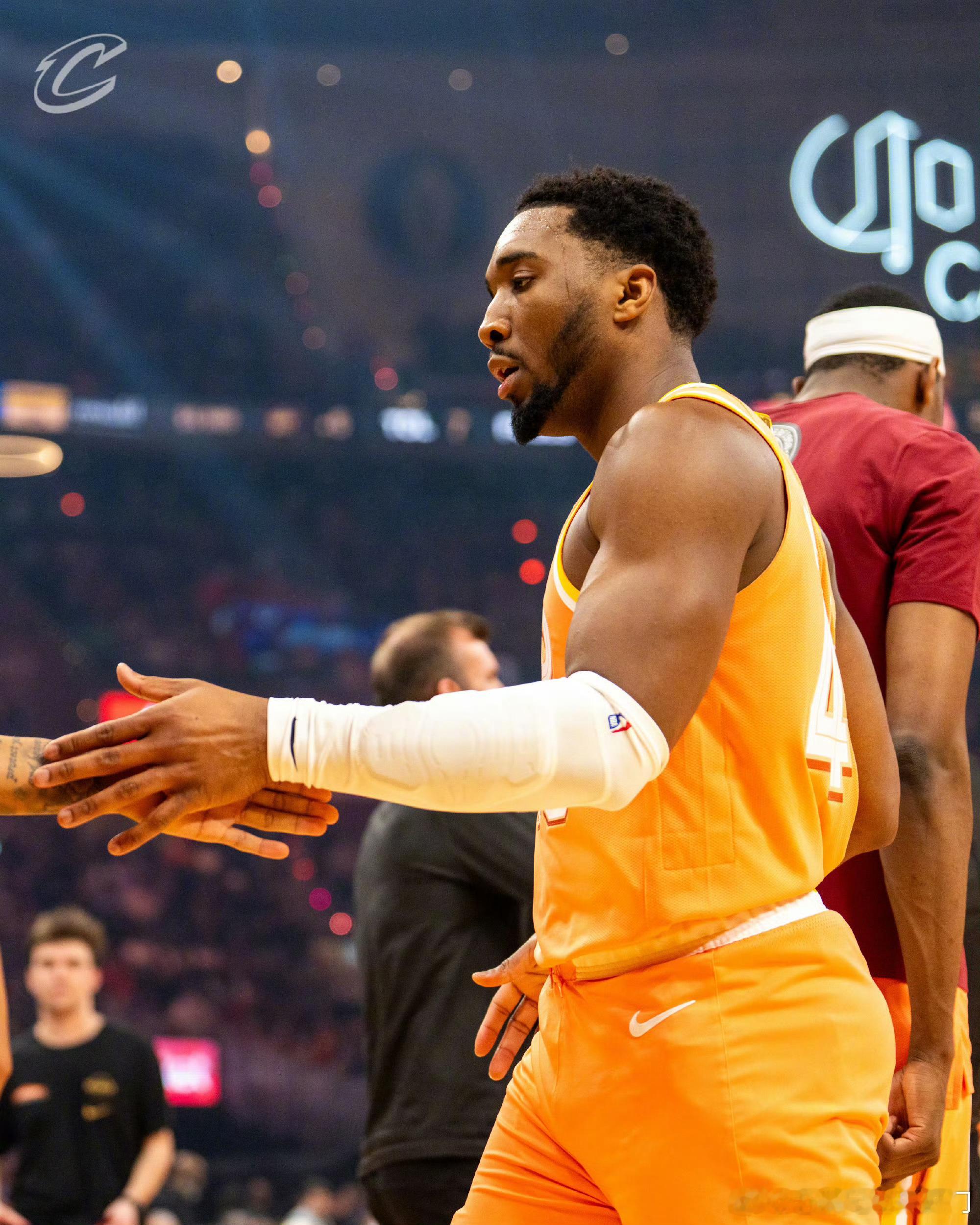 开工大吉，顺利拿下首胜！骑士主场暴打尼克斯，直接不留情面！老黄的作业顺利收入，期