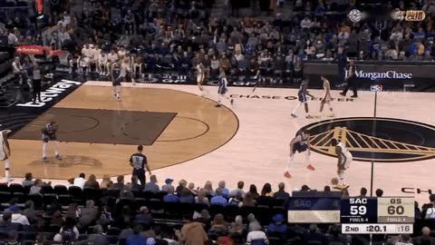 格林眼里只有库里，反而被甩锅投篮，
大家看看附图，格林带球到全场，大家都知道，格