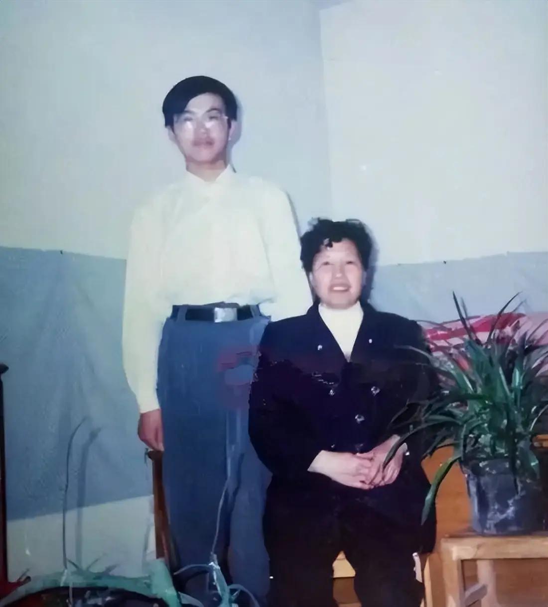 理科状元张来玉，在南京大学跟同学借了10块钱，出食堂后消失了26年，没带钱包、身