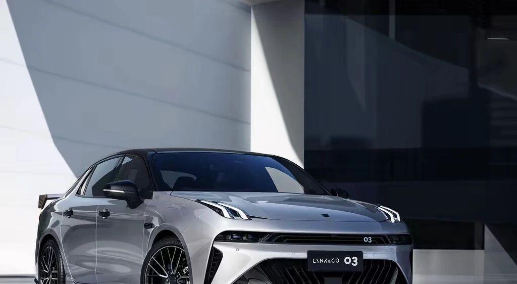 智能座舱、高阶智驾，只是电动车的专属？这台10万级燃油家轿第一个说不！你是不是也