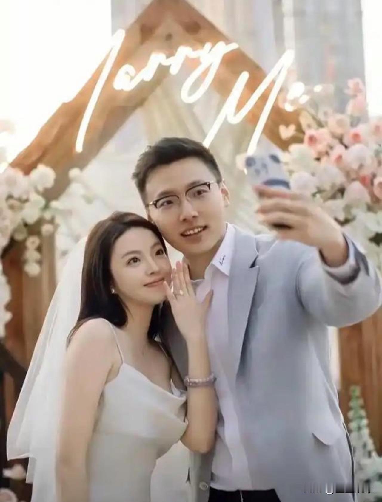 王文也当年一句“这些农民”，把自己架在了云端。如今华谊兄弟被申请破产，7年巨亏8