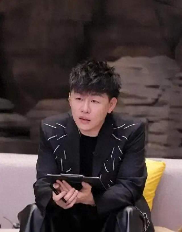 库克到访胡彦斌工作室，待了一下午，临走还要了个签名