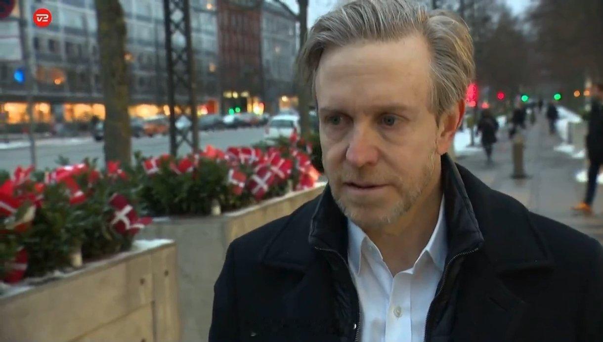 丹麦记者质问特朗普言论遭美国大使避而不谈丹麦记者：特朗普总统是否后悔他此前发表的