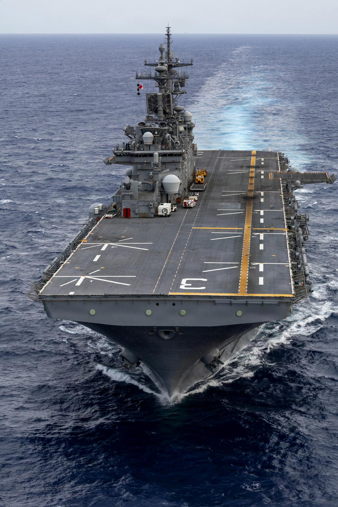 今日舰名：美国🇺🇸海军陆战队“黄蜂”级两栖攻击舰“基尔萨奇”号，舷号LHD 