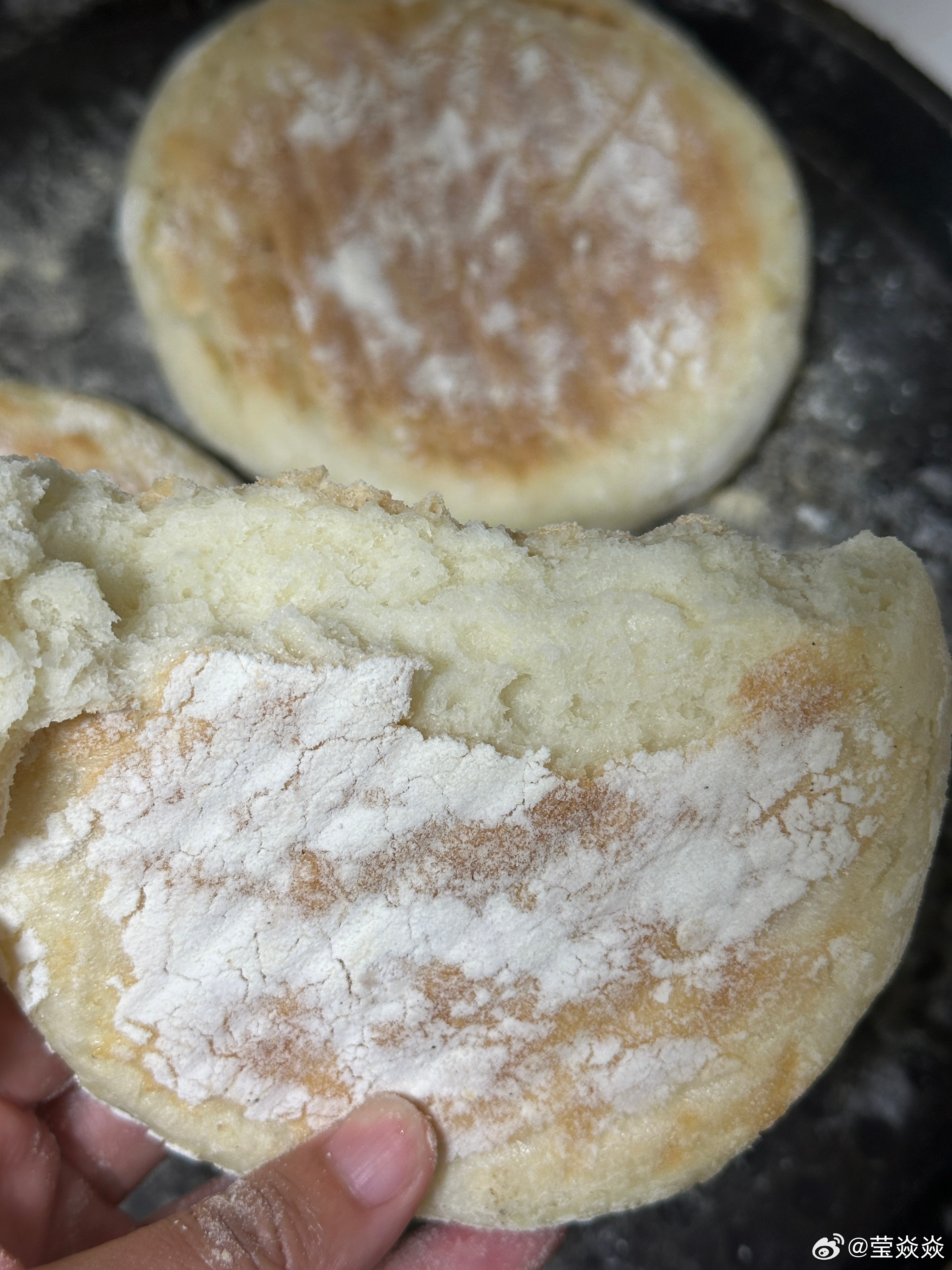 🍀止水涵星，静梧栖凤。🍀烙饼有人懂刚烙出锅的饼好吃程度吗？！那是热乎的面粉味