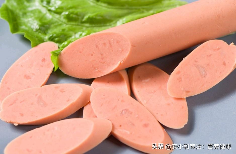 对于高血压患者来说，控制血压是重要的事情，而饮食就是其中最关键的一个环节。建议少