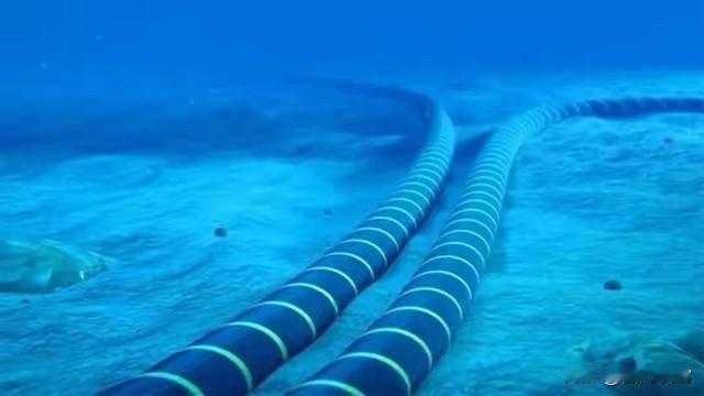 根据伊朗塔斯尼姆通讯社4月22日的警告，可能切断霍尔木兹海峡的海底光缆！霍尔木兹