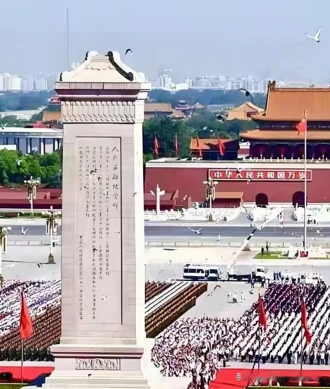 人民英雄纪念碑，不提党名，不说领导，就连最折中的“指引”二字，也在定稿时，被毛主