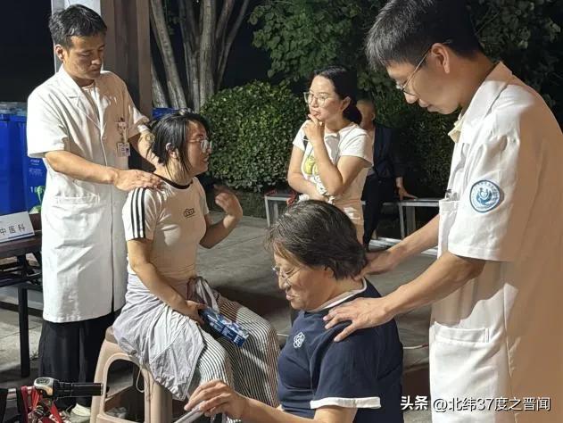 万柏林区海德社区中医夜市开摊！家门口享受康养义诊

太原市万柏林区长风西街街道海