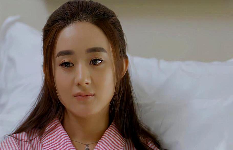 人们宁愿相信绝症生子，也不愿相信纯爱。
薛杉杉查出绝症远走美国，封腾赌气另娶元