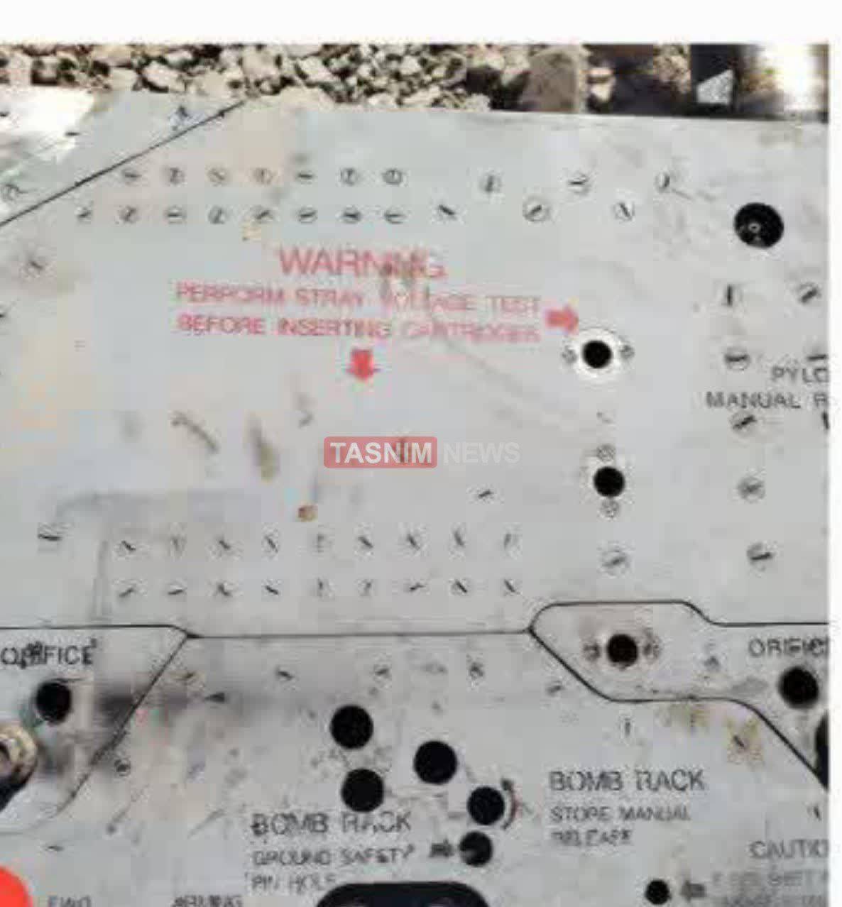 遭受攻击的以色列F-15I战斗机的双联挂架残骸，这种挂架专门用来挂JDAM精确制