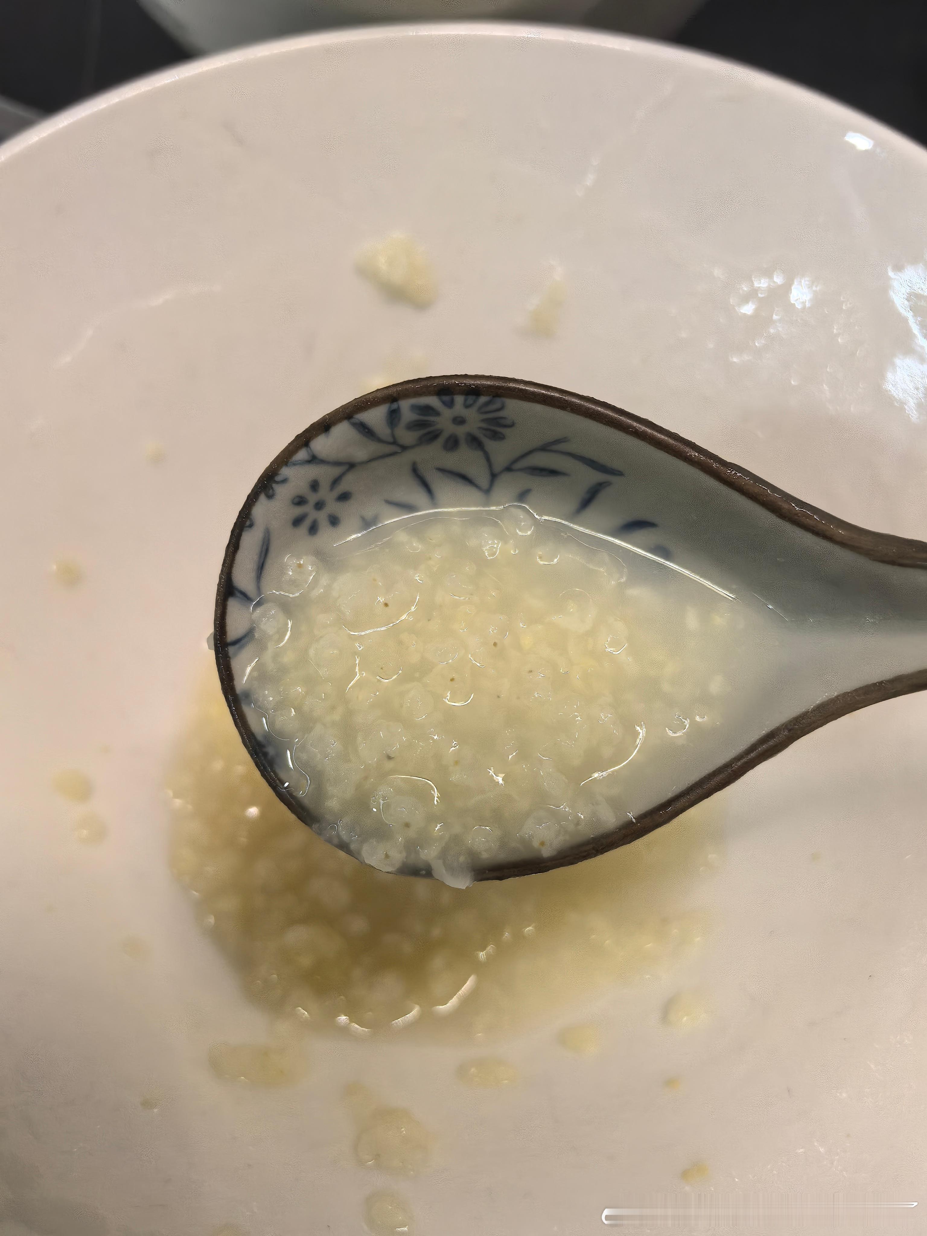 全家都去吃酒了，一个人肚子疼在家，现在终于是吃上热饭了[捂嘴哭]这次也是吃一堑长