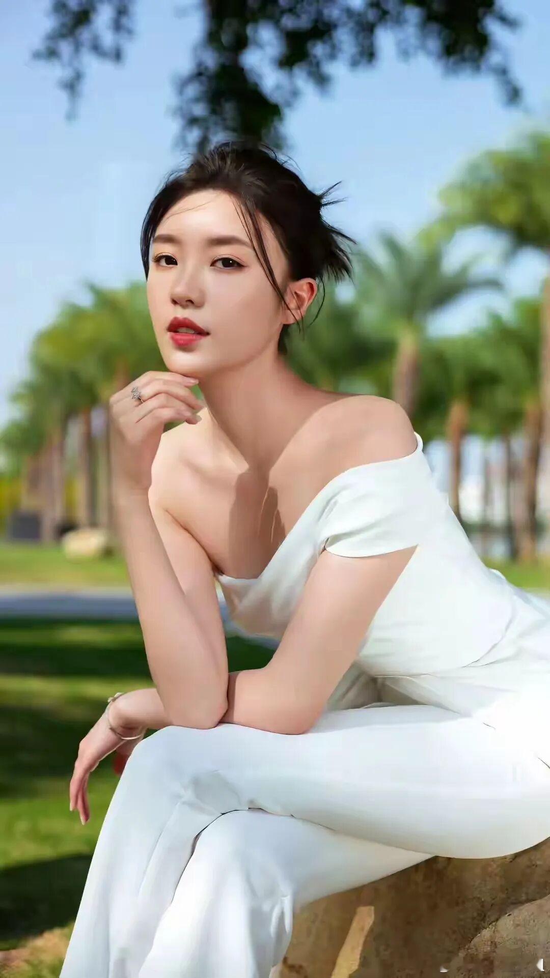 张月加微信备注黄灿灿被拒一边是曾沛慈无奈吐槽，出道后名字十次有九次写错，打字手快