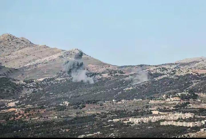 突发！以军空袭黎南部 摧毁真主党多处武器库 停火协议再遭考验
 
当地时间2月2