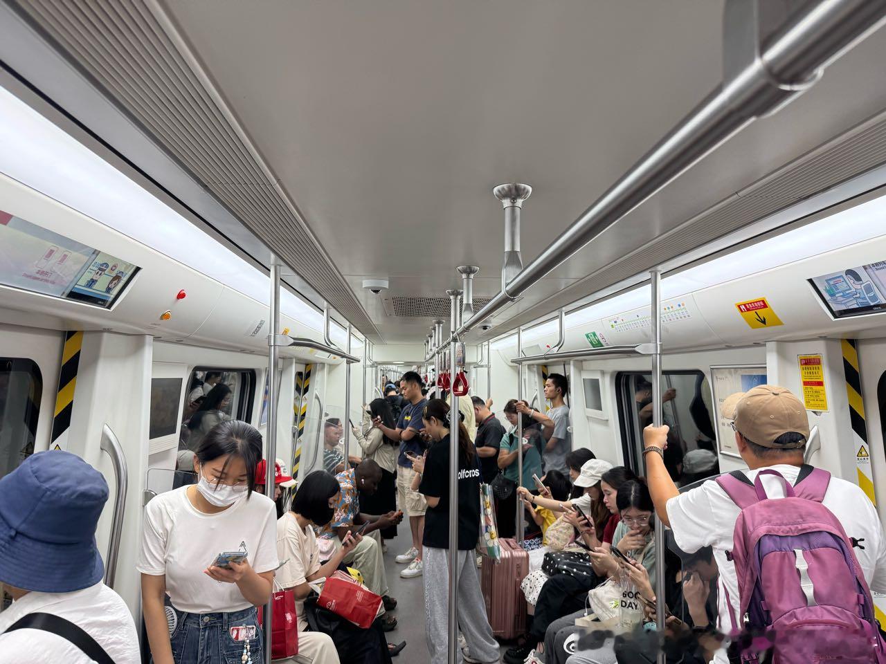 【广州铁路→广州地铁】网友： 2026年7月25日(周六)，广州目前多云台风红霞