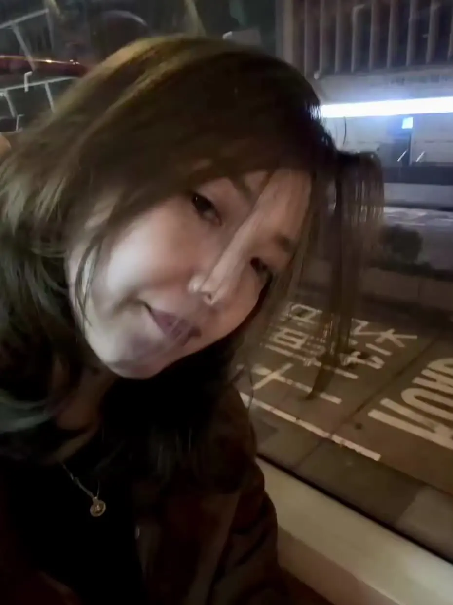 这一年悄悄换了种性格,不畏人群,独自面对很多破事,自己能做到的绝不麻烦...