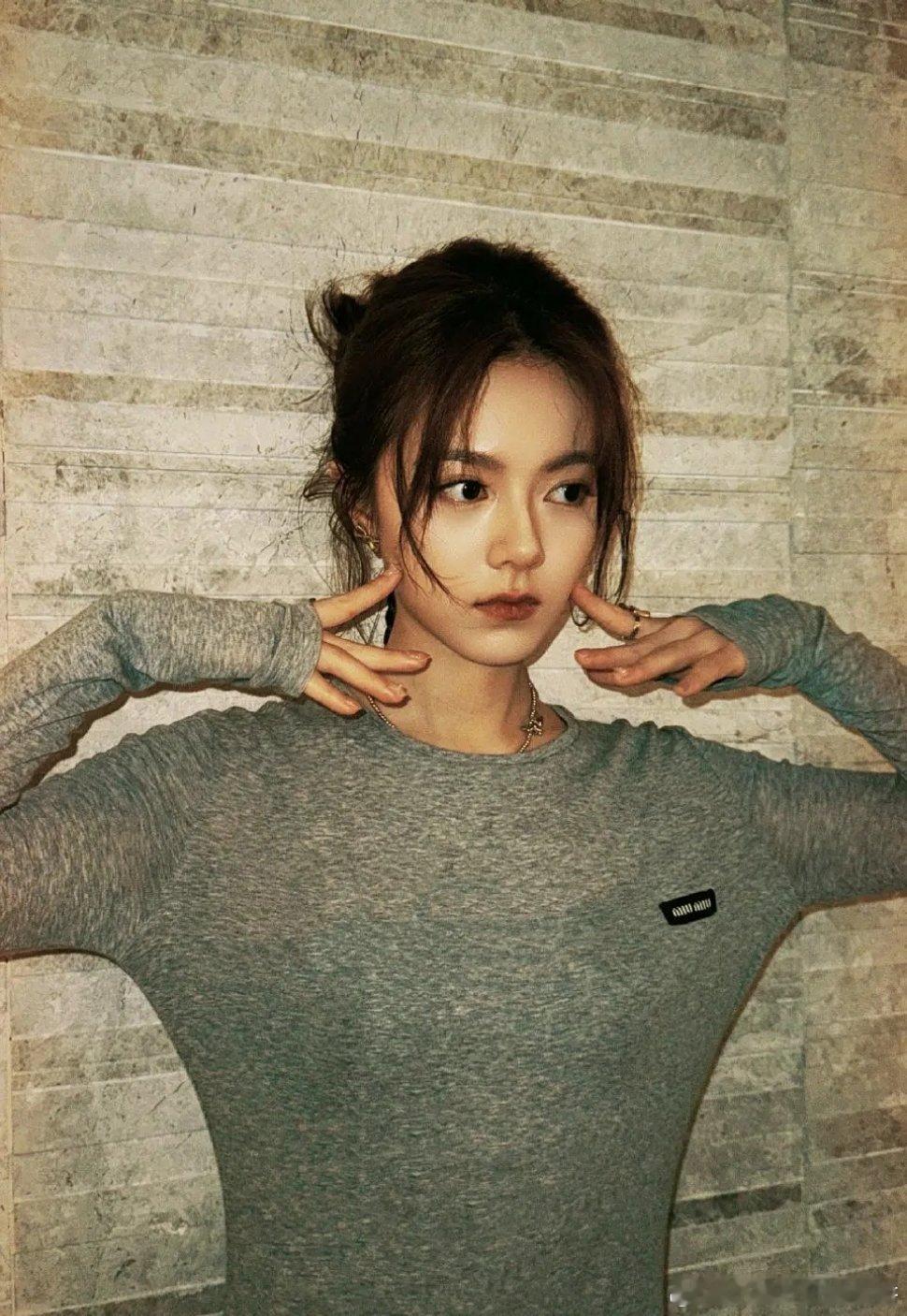 妈生脸妆造给力，当然越来越好看啦，赵今麦最近几条营业铁粉都上6000了！ ​​​