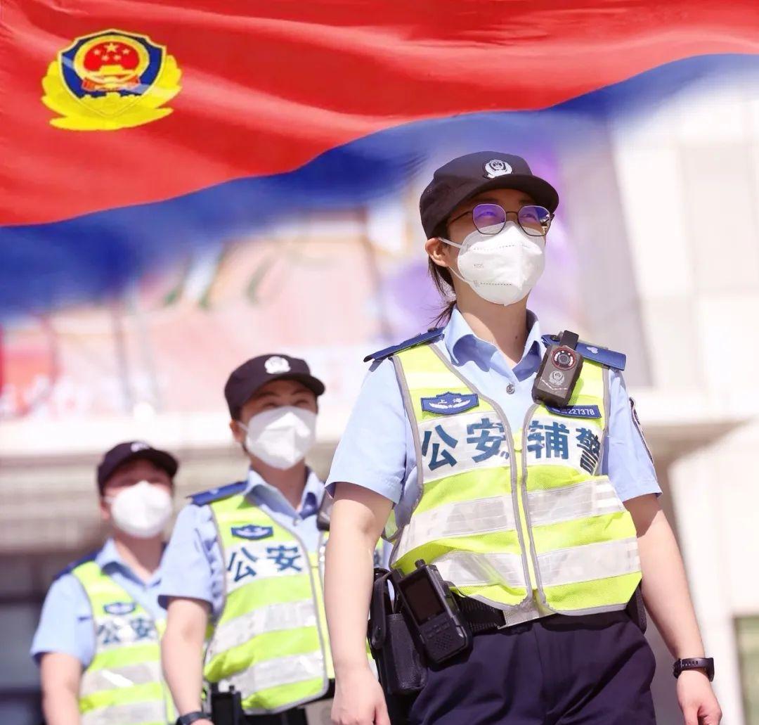 上海辅警薪酬待遇由政府财政保障，在上海处于较稳定水平；考试竞争激烈，女性岗位竞争