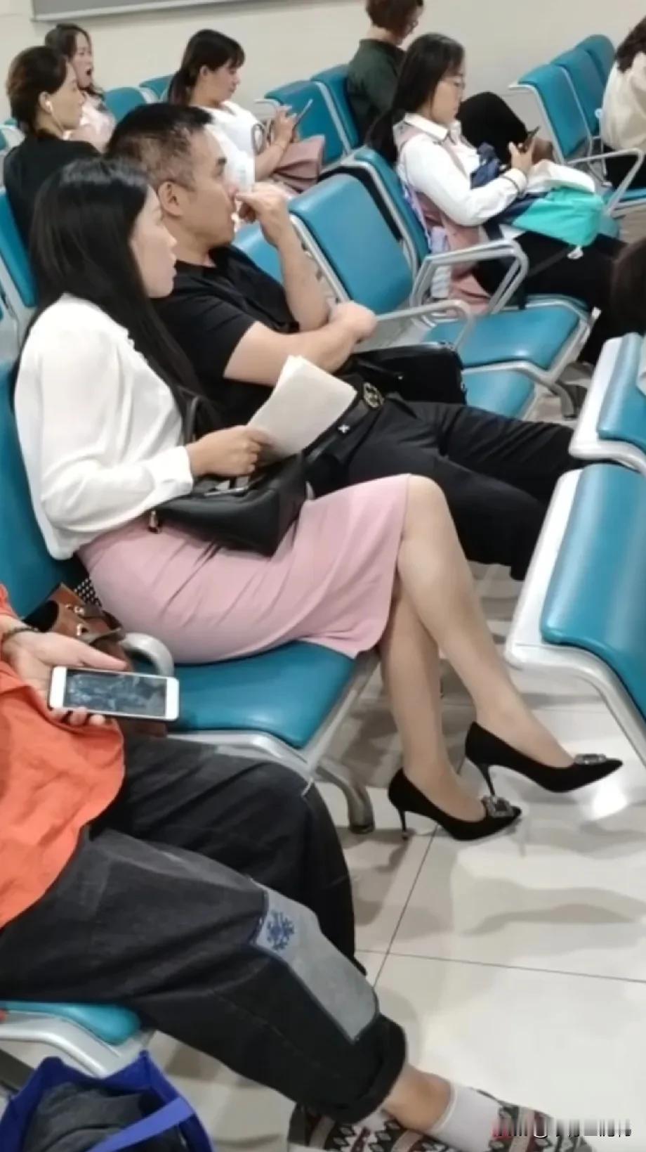 为什么很多人大庭广众之下挖鼻屎不觉得羞耻呢？[捂脸]