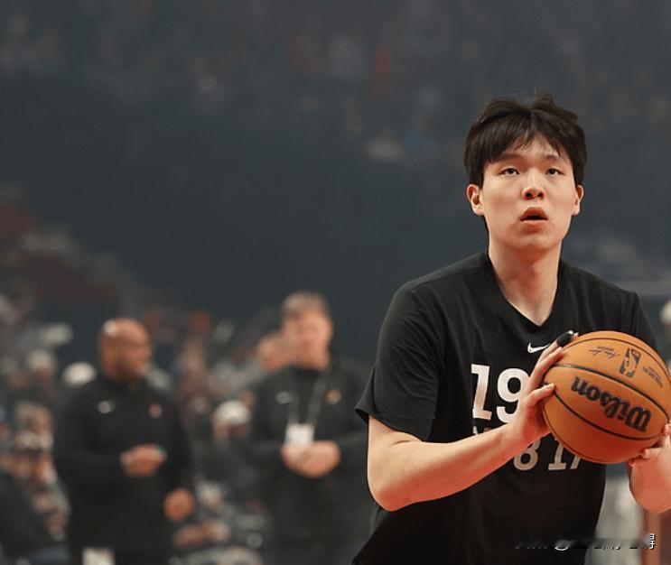 小杨这场比赛还是老问题，那就是毫无进攻欲望！就算是只有2分钟的登场时间，也要让教