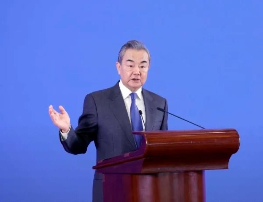 最近外国多家媒体报道，伊朗接受停火协议是因为中国最后一刻的介入，特朗普还暗中表示