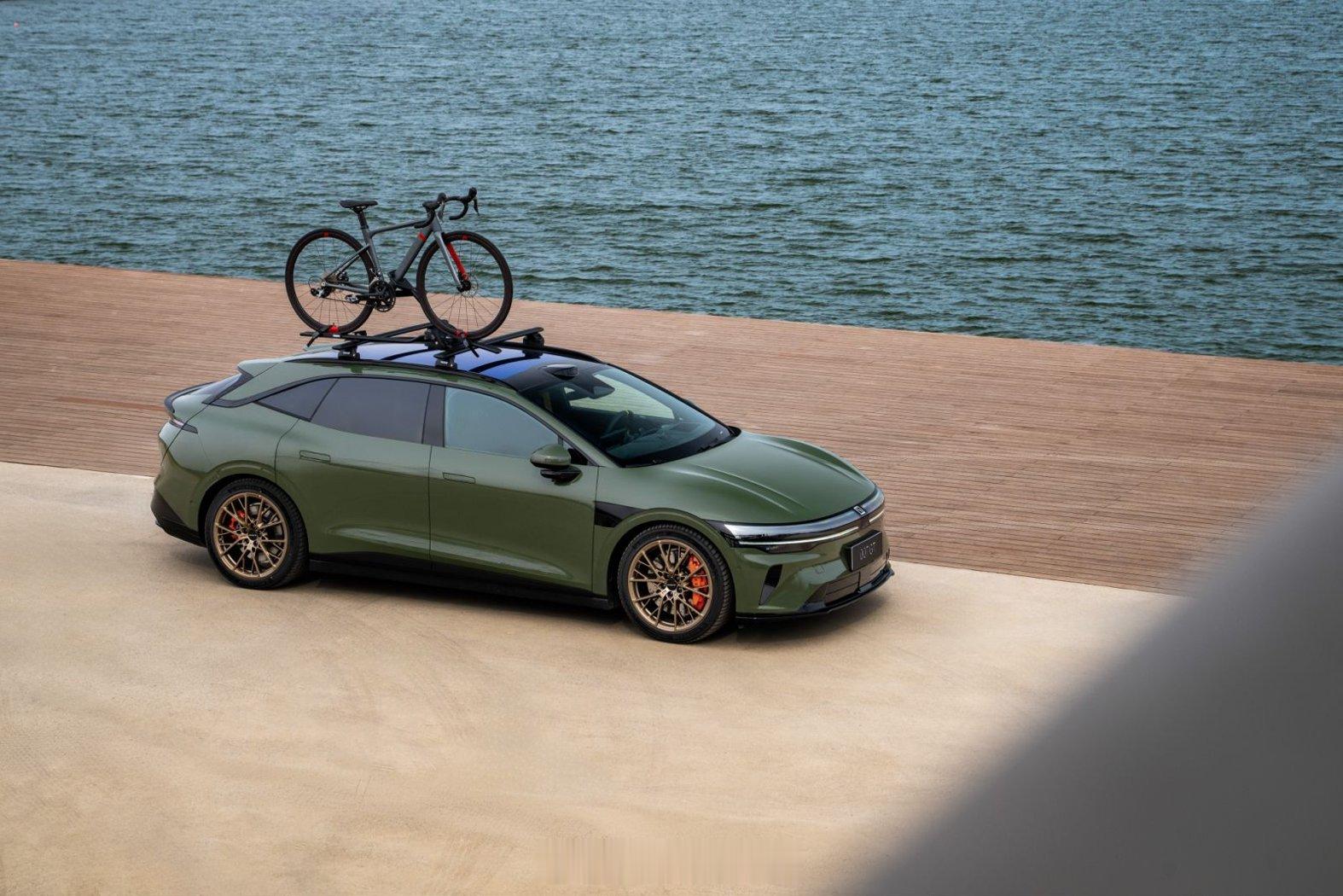 焕新极氪007/007GT同时开售，叠加上市权益后限时19.39万起。焕新007