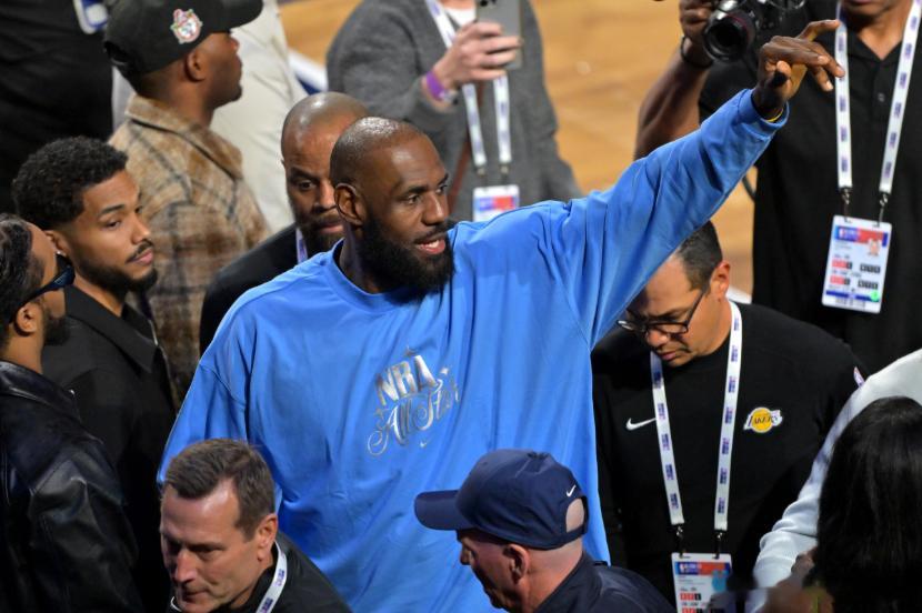 NBA全明星正赛冠军赛，美国星条队21-47不敌美国新星队，赛后，多诺万·米切尔