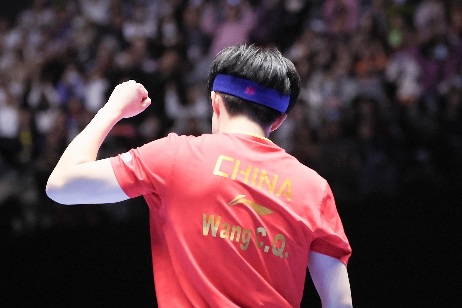 不畏惧被人讨厌而是勇往直前，不随波逐流而是激流勇进，这才是对人而言的自由。｜祝你