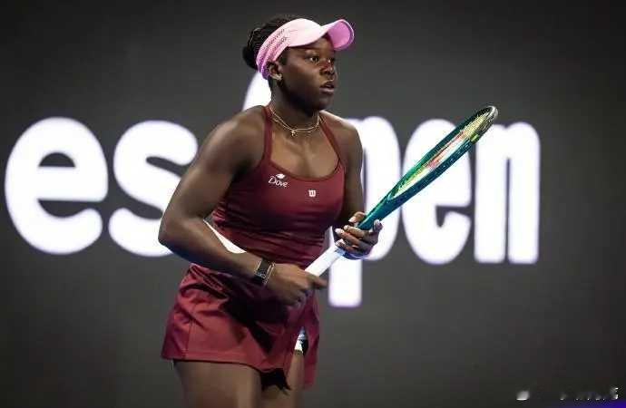 2月14日，WTA1000多哈站半决赛，10号种子、19岁加拿大新星姆博科以2-