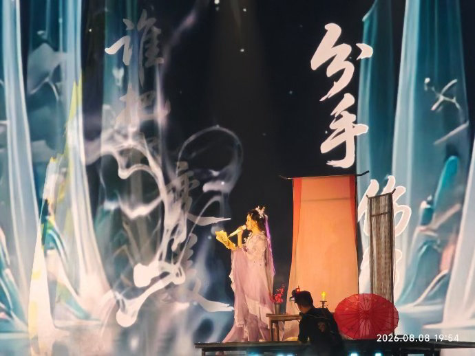 陈卓璇再跳创造营主题曲前奏一响瞬间梦回选秀时期，陈卓璇舞姿灵动自然，全开麦表现稳