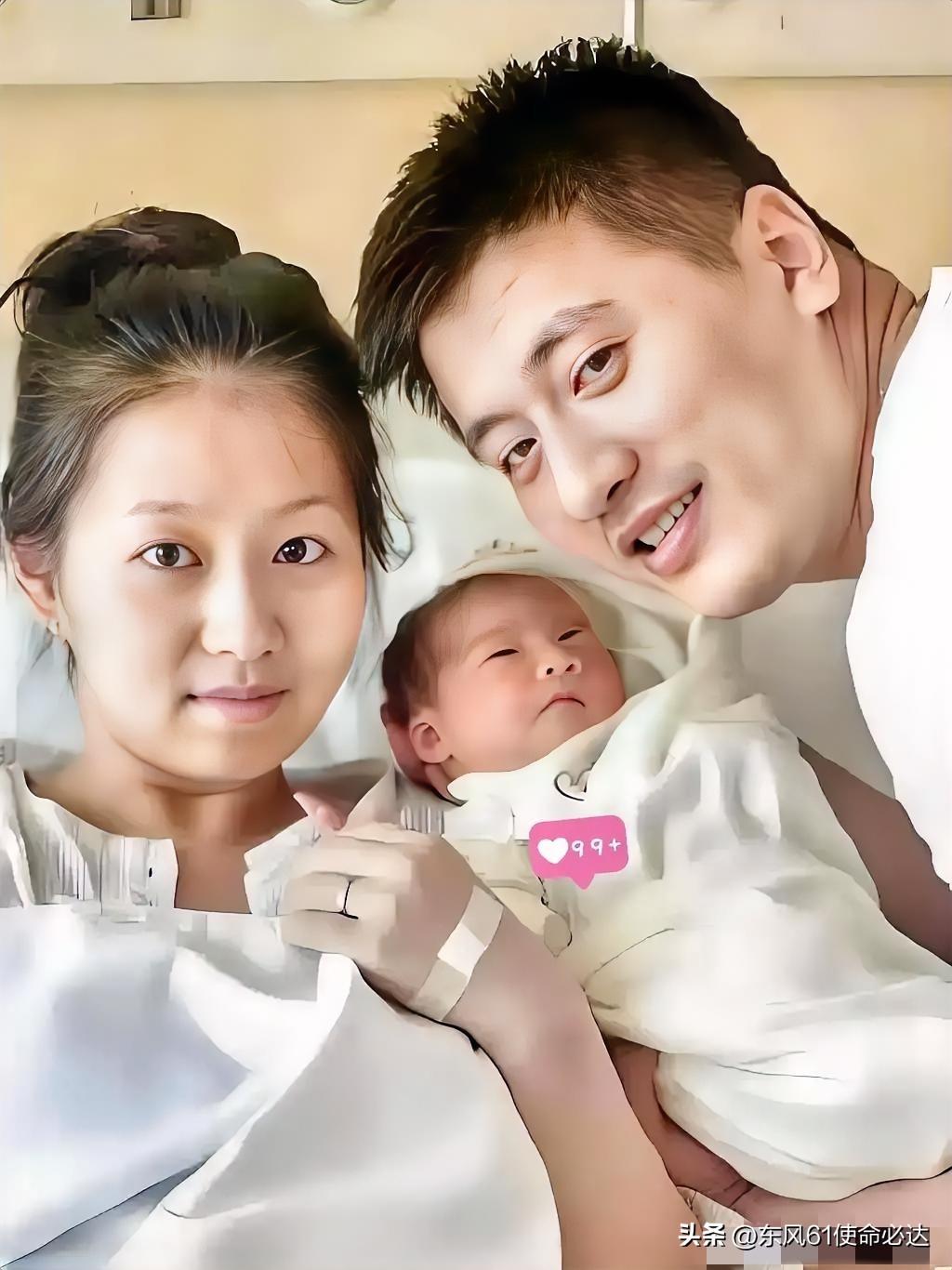 张雪峰妻子李丽婧，35岁，历史学博士，曾在职场中拼搏，后来觉得教育孩子更有意义，