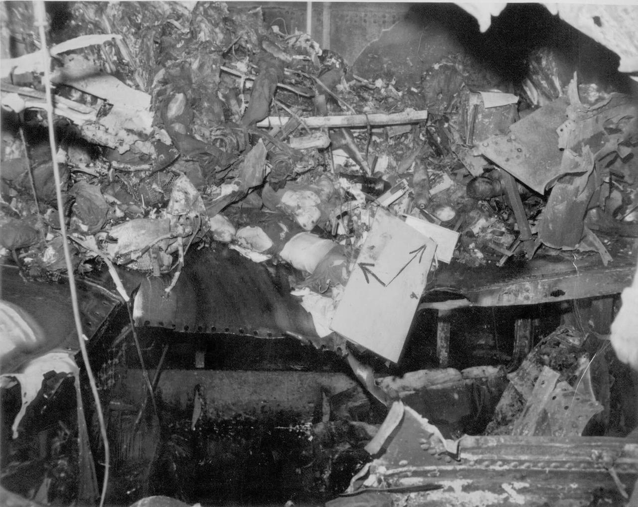 1945年2月21日16时28分，在硫磺岛附近海域，美国航空母舰“萨拉托加”号（
