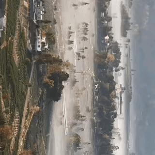 🌙“火到人民日报了！”四川雅安市，一男子在山上拍摄，不料，当他抬头一看，竟发现