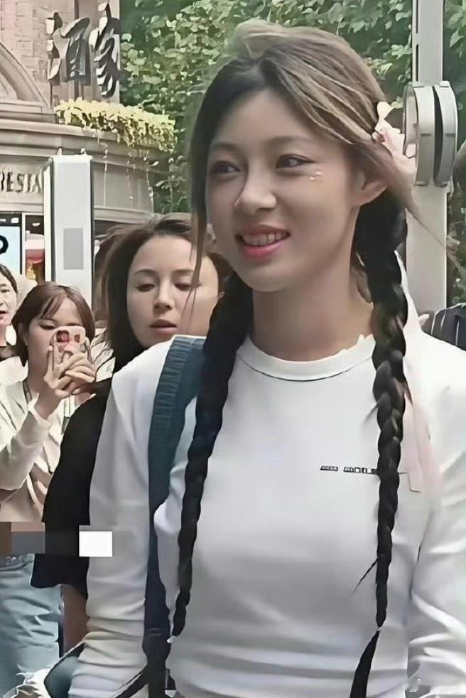 原来痞幼线下长这样啊？比线上好看多了 