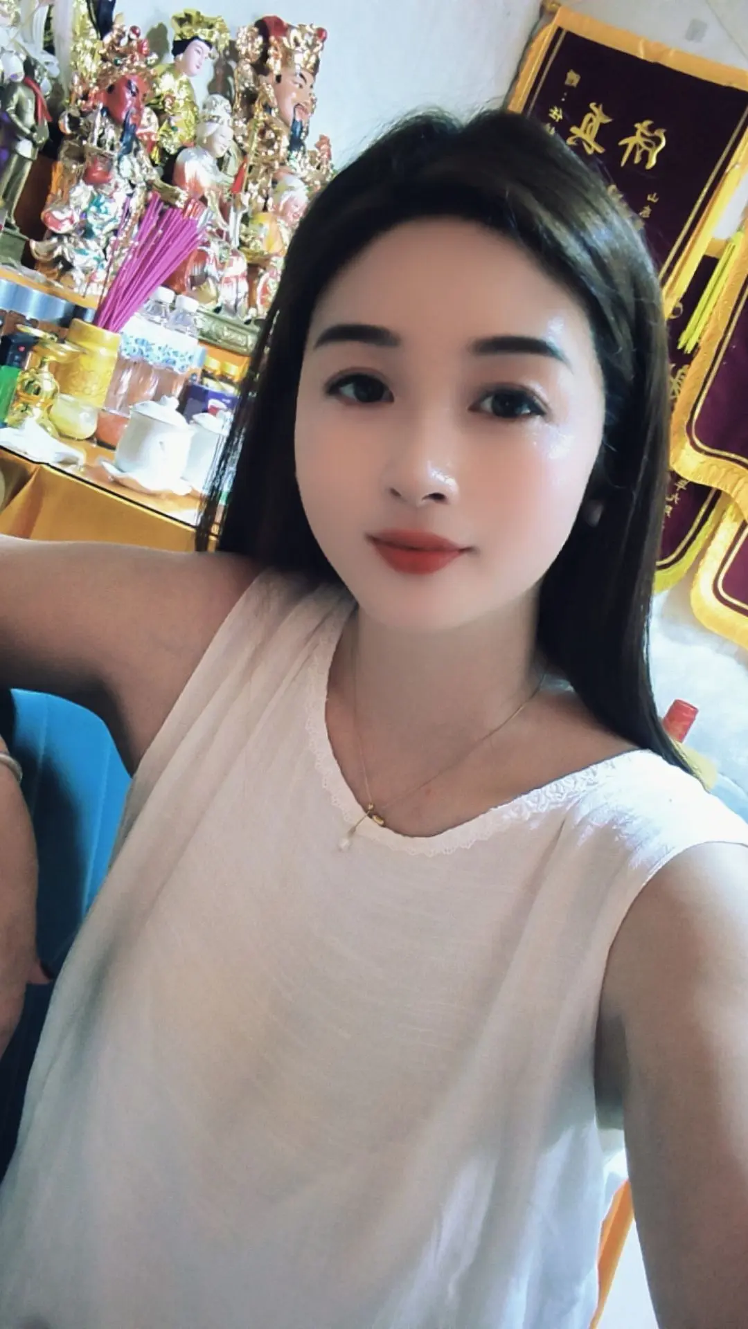 这条路挺难走，身不由己～磨难坎坷尝尽了酸甜苦辣，才知道人生的意义，就像...