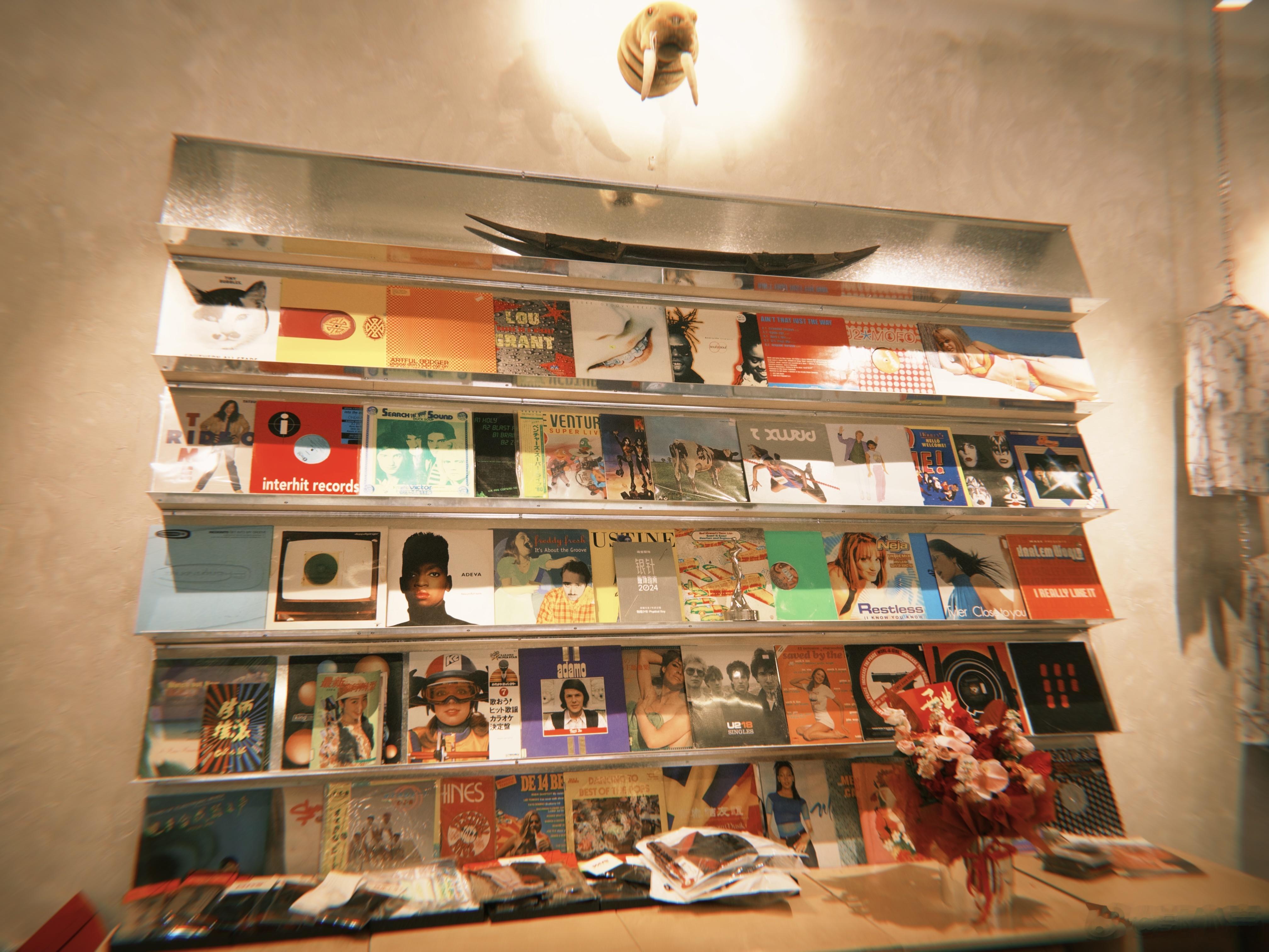 北京最有趣最摇滚的线下店“物门”开业，店里是各种怪诞复古孤品全地球淘来的心思小物