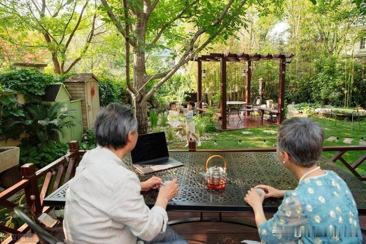 我今年67岁了，喜欢旅游，前几年去过了半个中国，现在可以深有体会的说:
六十岁后