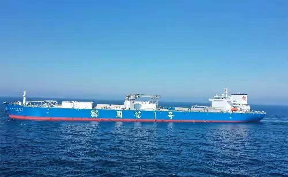 中国的养鱼船13万吨，比美国航母都大！这艘巨轮到底有多厉害？

中国13万吨级养