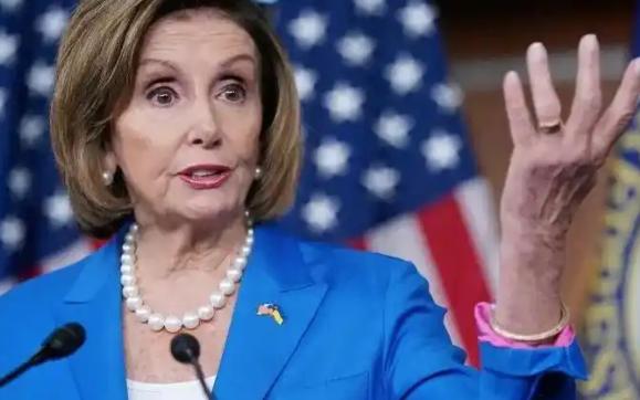 美国打伊朗后，佩洛西发话了！
美国对伊朗动手之后，前众议院议长佩洛西第一时间就发