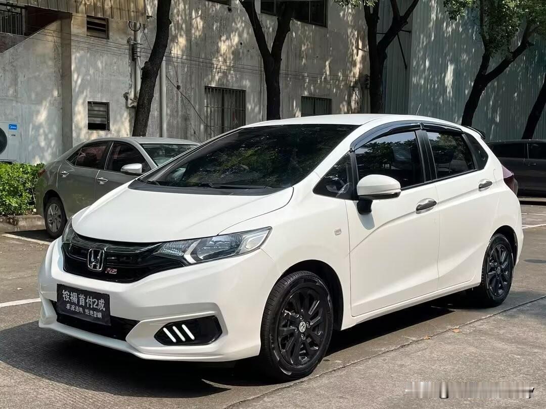 刚拿到驾驶证那会儿，满心期待着买辆车过把瘾，哪怕是二手车也行。可老婆没答应，如今