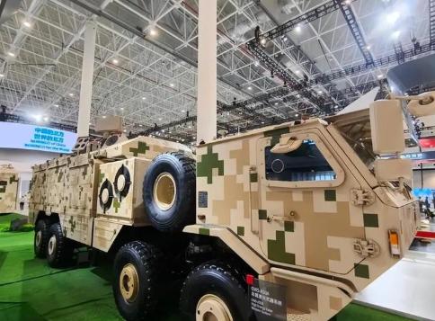 中国全新高能激光武器公开亮相直接震懵西方各路军事专家！传统战争打法彻底作废？这套