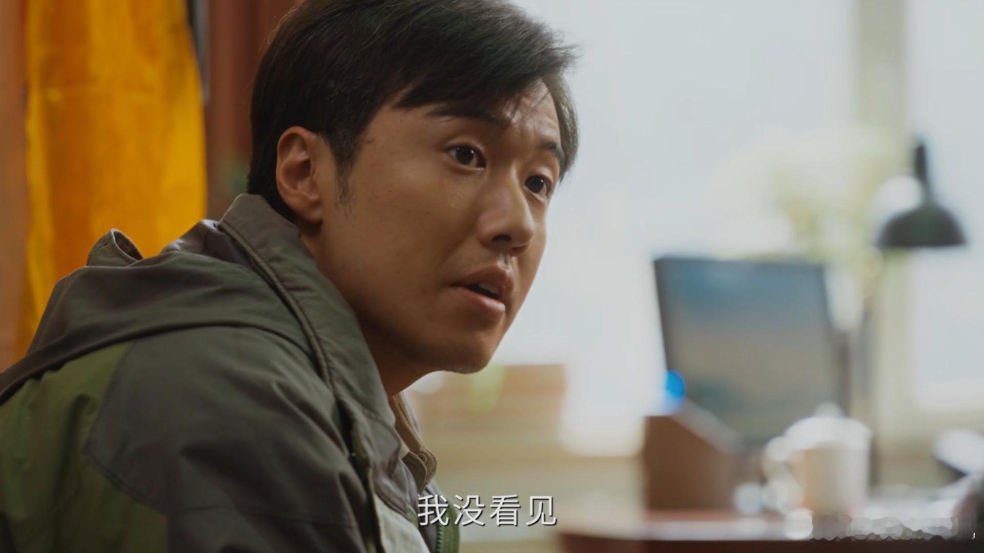 一百万压不弯记者的手中笔 邵云飞身为记者心怀正义，面对一百万重金诱惑，眼神坚定、