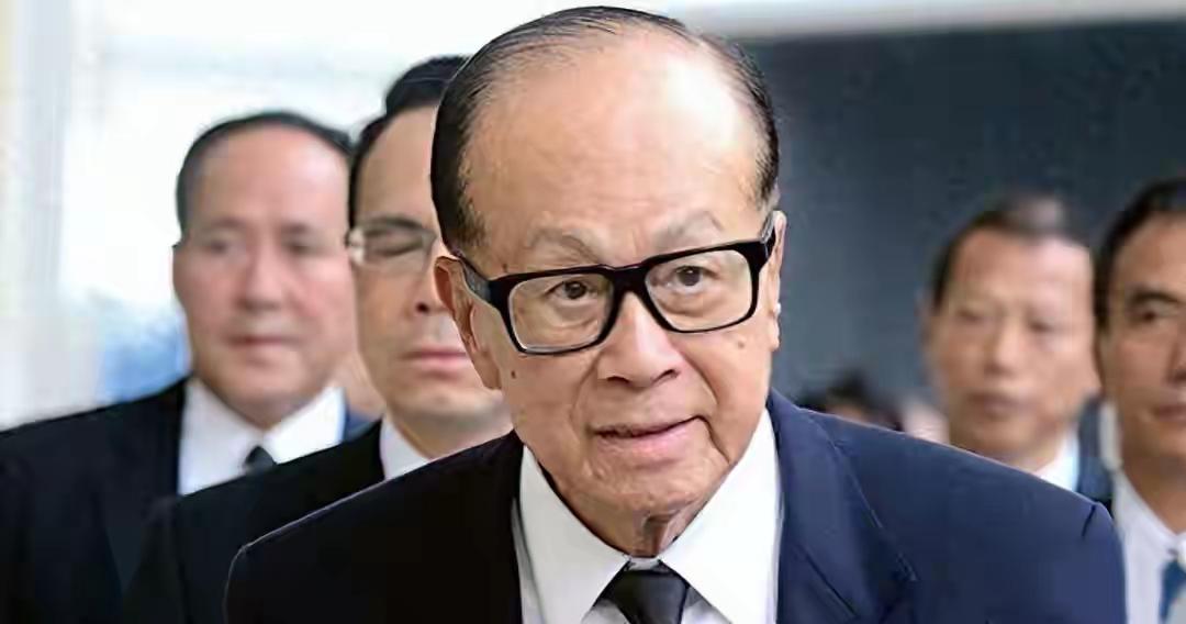 李嘉诚在巴拿马的投资算是栽大跟头了。1997 年长和集团拿下巴拿马运河两端港口运