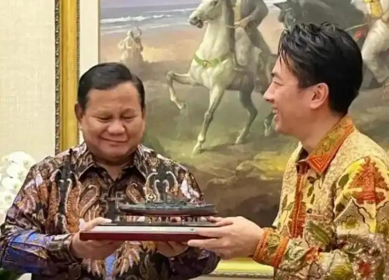小泉进次郎又翻车了。
6月12日他访问印尼，表面上是拜访，实际是去谈护卫舰出口和